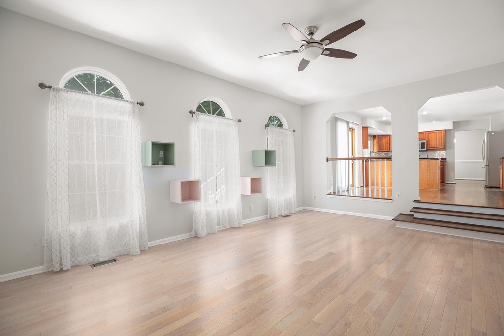 10205 N Hampton Lane - Photo 3