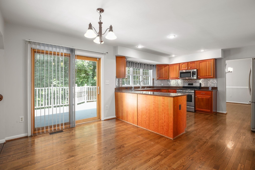 10205 N Hampton Lane - Photo 2