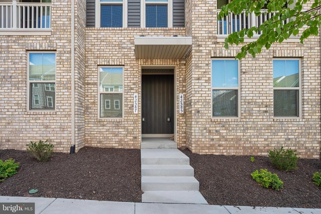 42587 Pitlochry Drive - Photo 1
