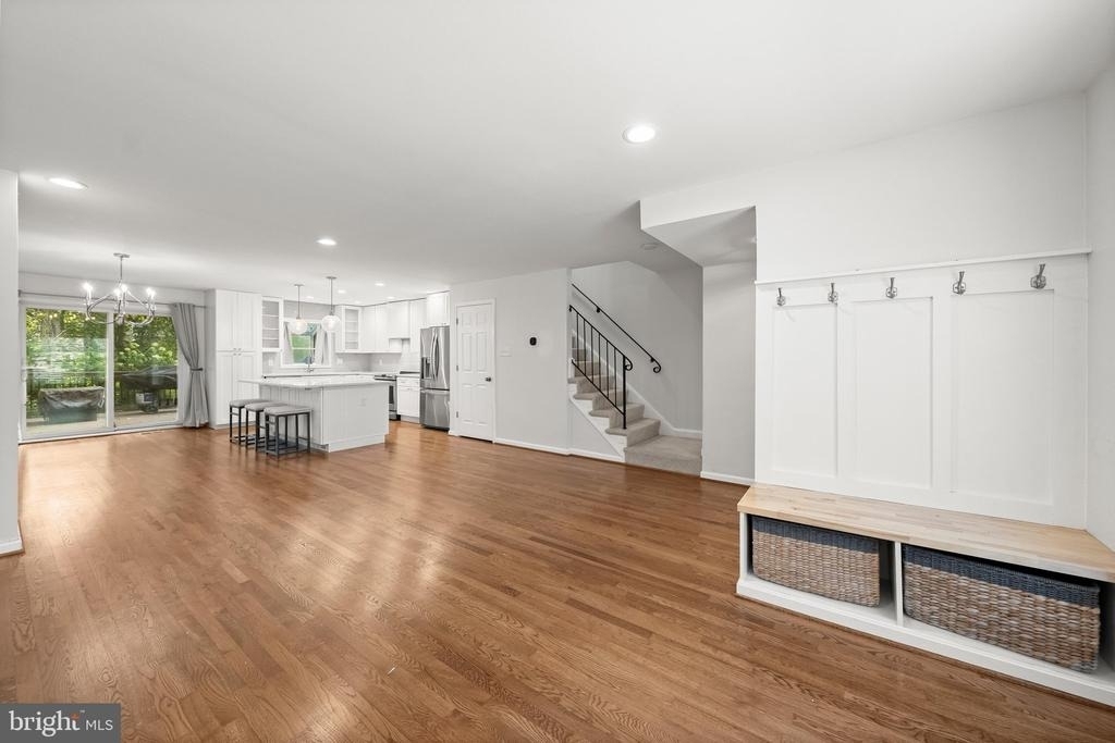 315 Center Street N - Photo 4