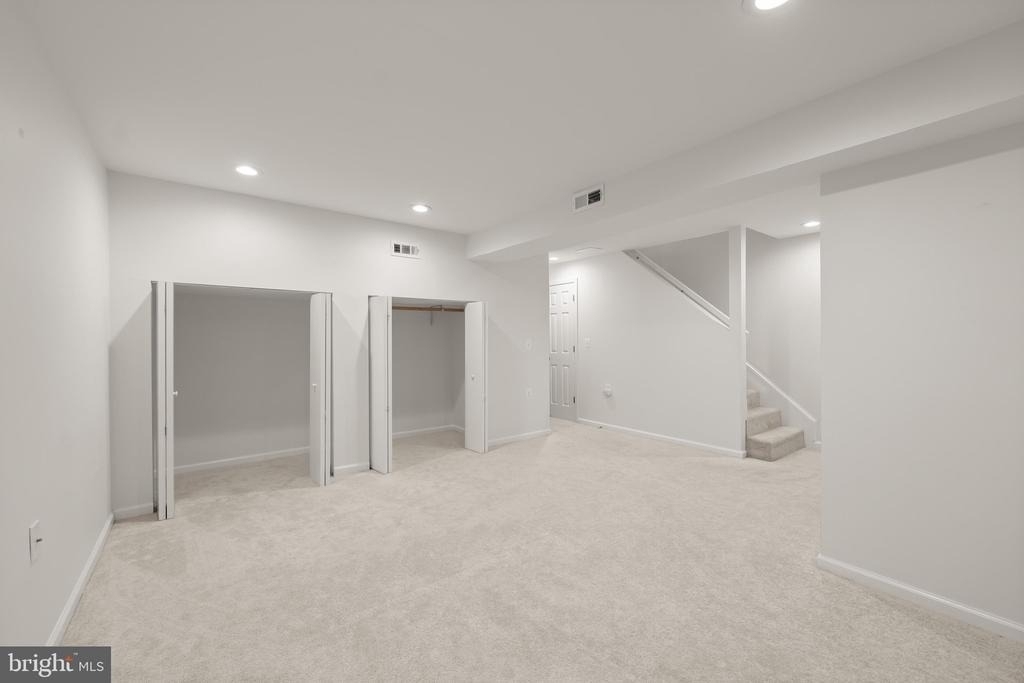 315 Center Street N - Photo 22
