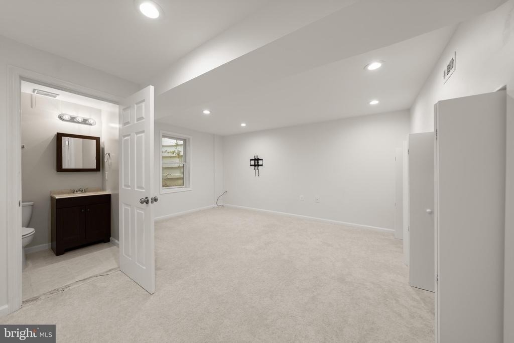 315 Center Street N - Photo 21