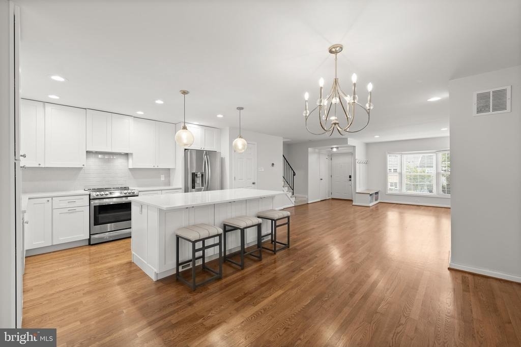 315 Center Street N - Photo 6