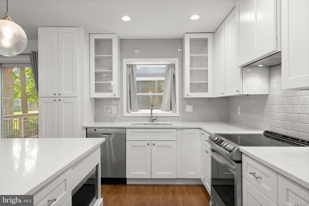 315 Center Street N - Photo 7