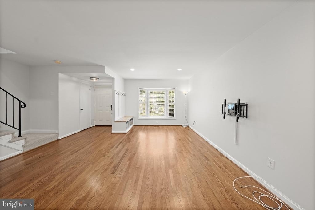 315 Center Street N - Photo 11