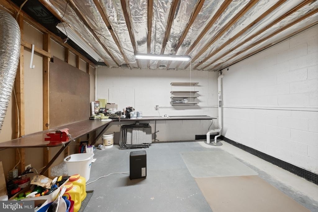 315 Center Street N - Photo 25