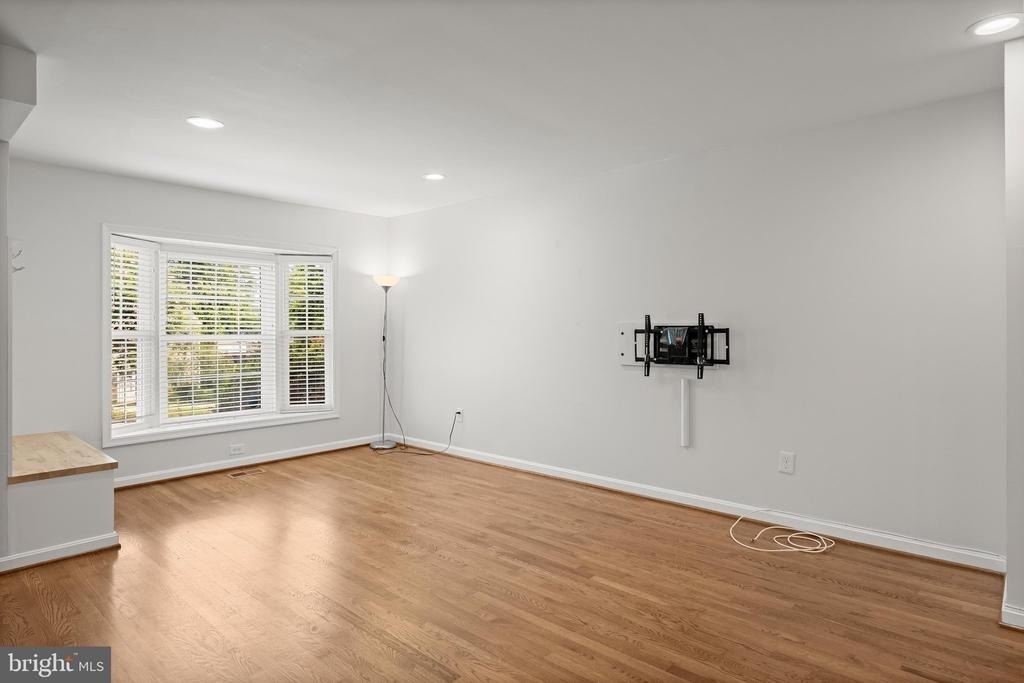 315 Center Street N - Photo 12