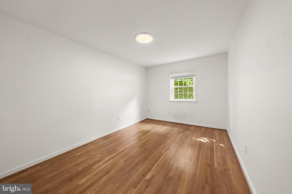 315 Center Street N - Photo 17