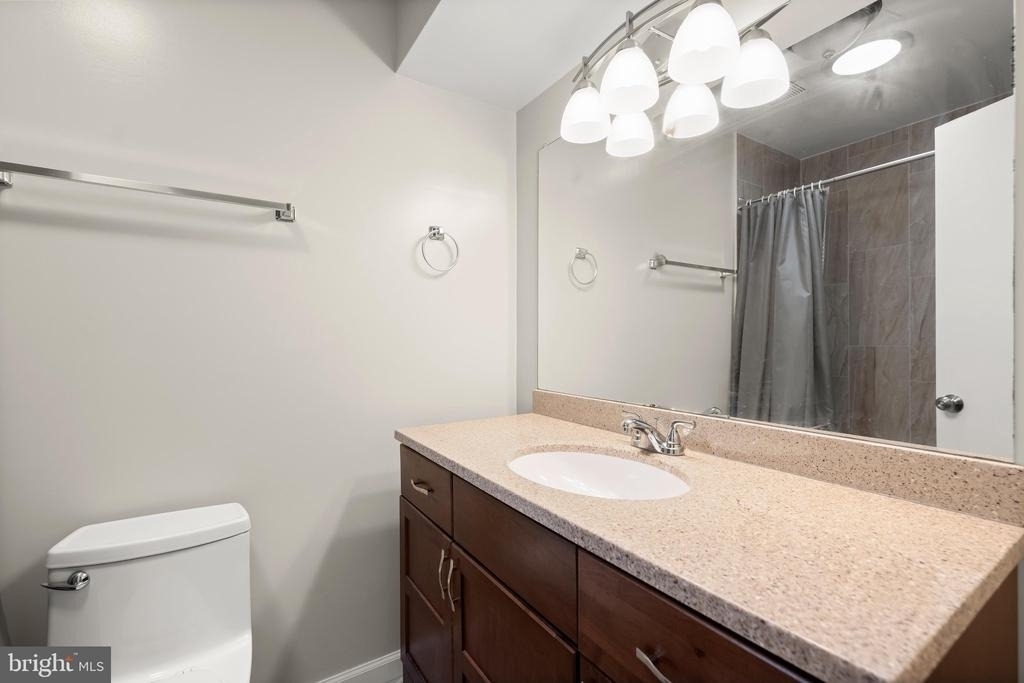 315 Center Street N - Photo 20