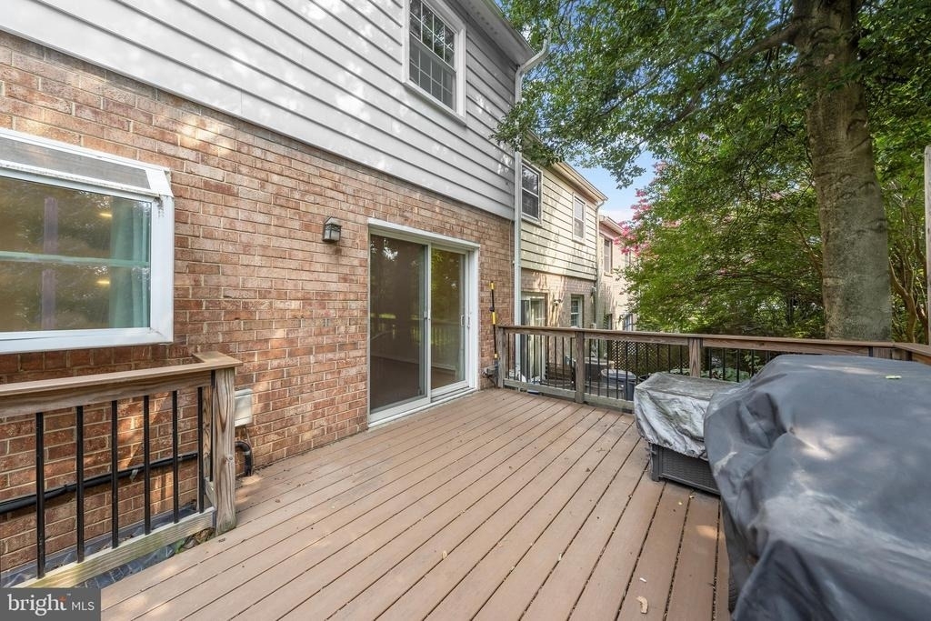 315 Center Street N - Photo 26