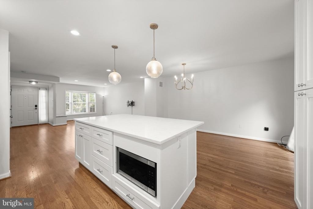 315 Center Street N - Photo 8