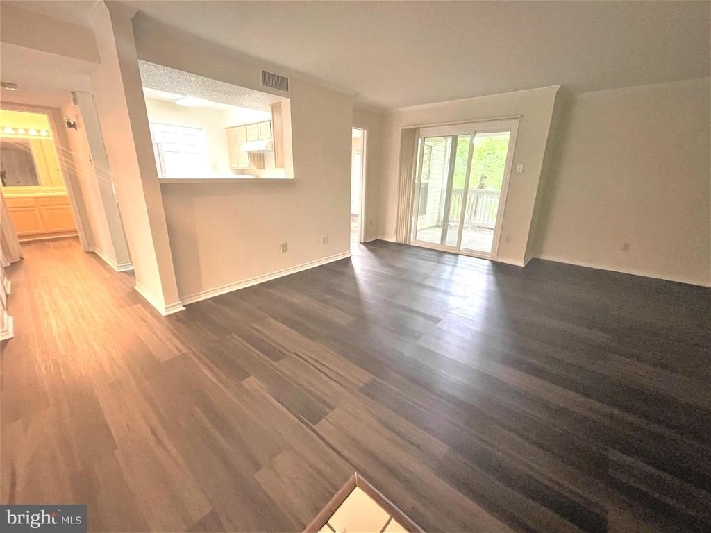 1505 Lincoln Way - Photo 2