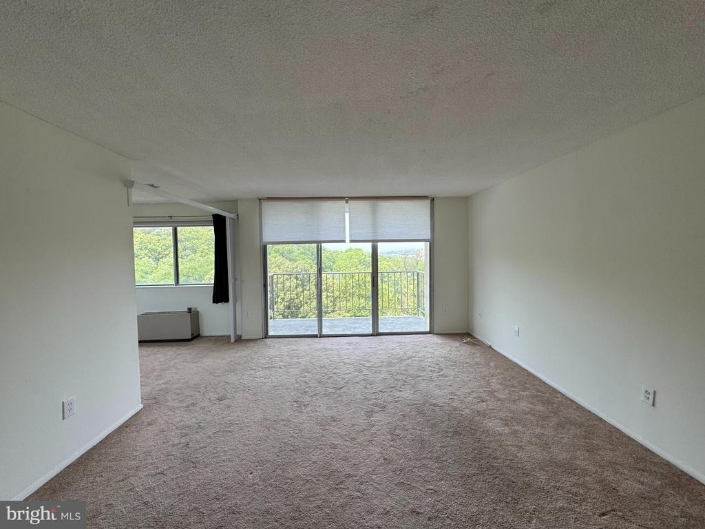 2059 Huntington Avenue - Photo 7