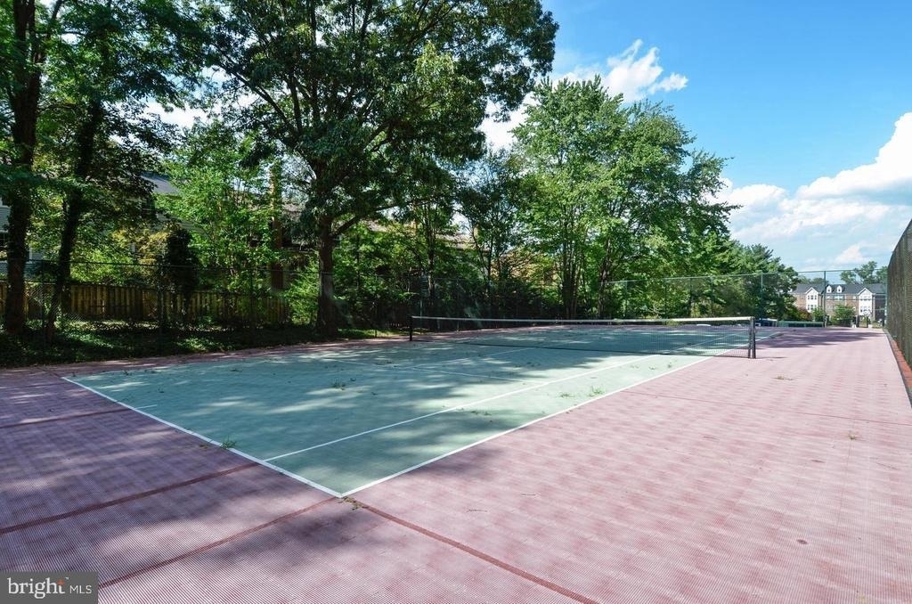 2059 Huntington Avenue - Photo 19