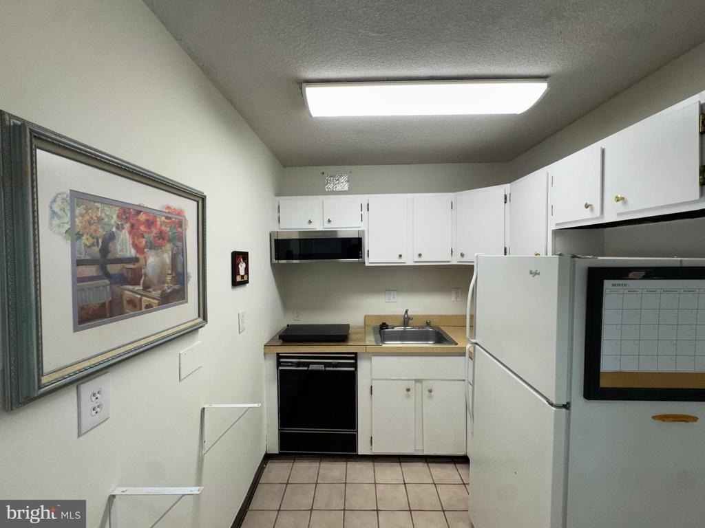 2059 Huntington Avenue - Photo 8