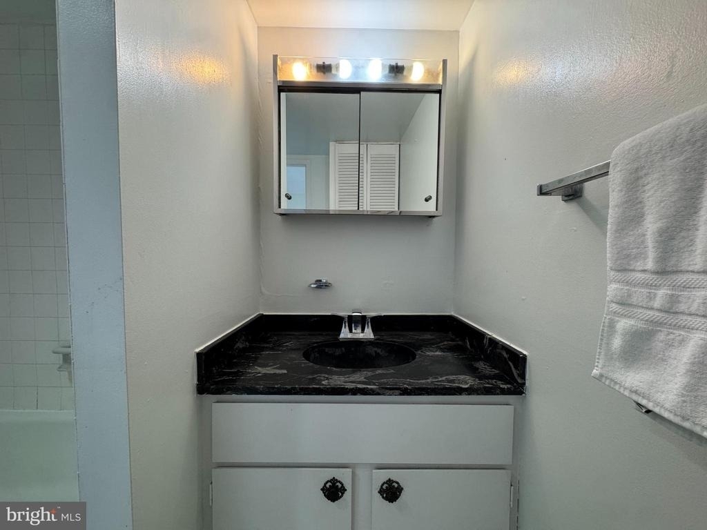 2059 Huntington Avenue - Photo 10