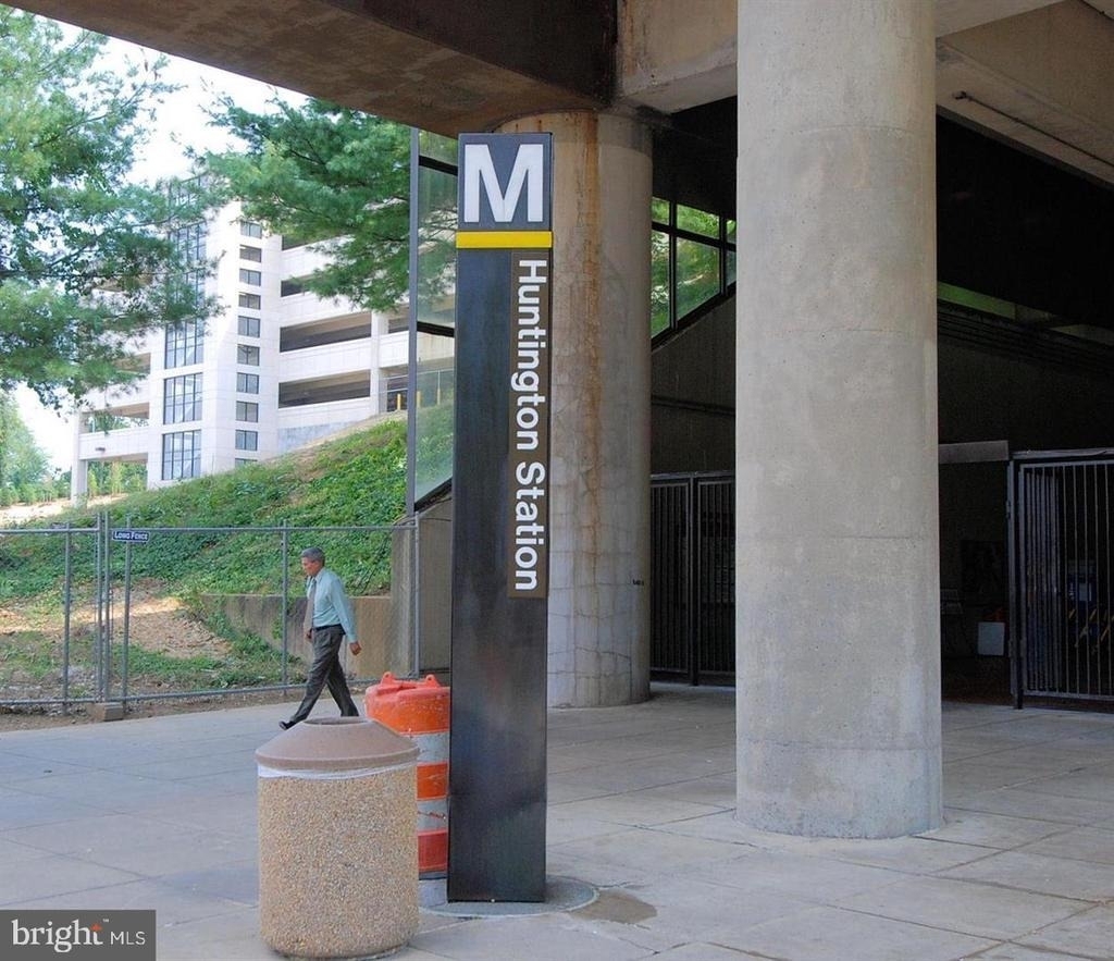 2059 Huntington Avenue - Photo 22