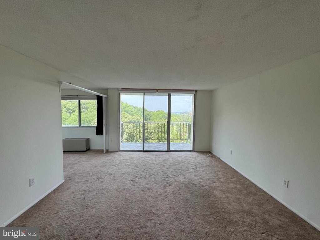 2059 Huntington Avenue - Photo 4