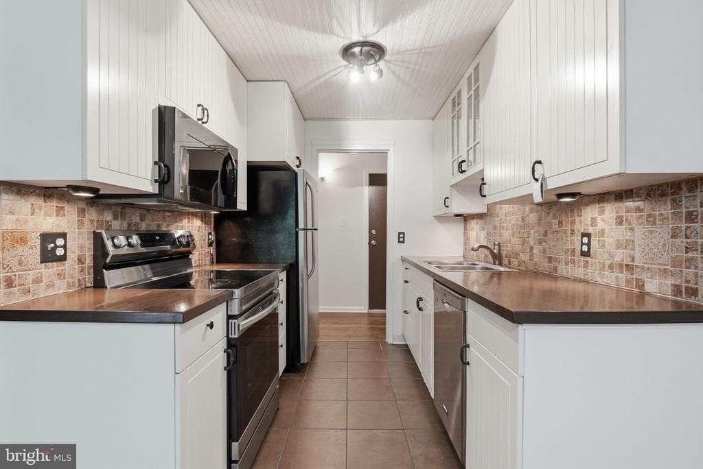 11619 Stoneview Square - Photo 1