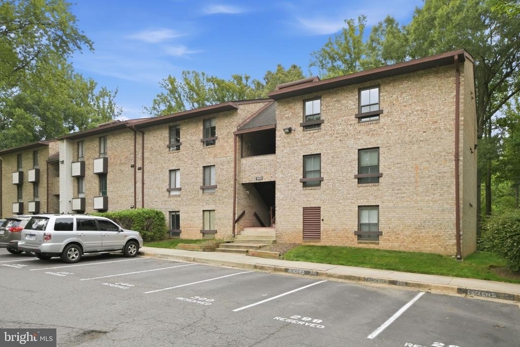 11619 Stoneview Square - Photo 0