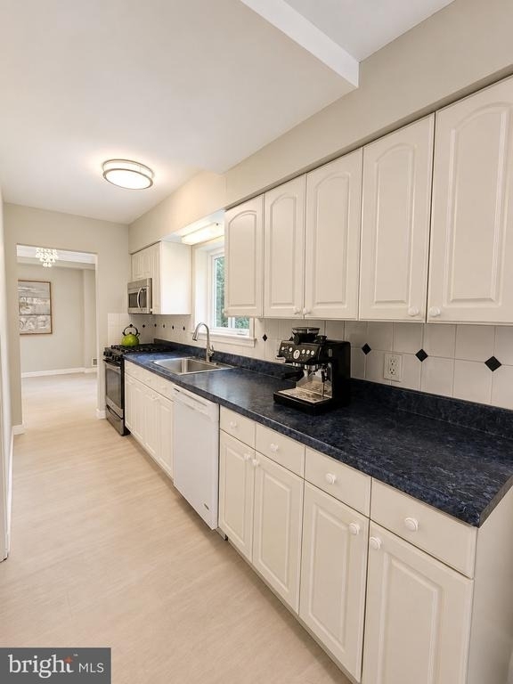 8913 Cromwell Drive - Photo 6