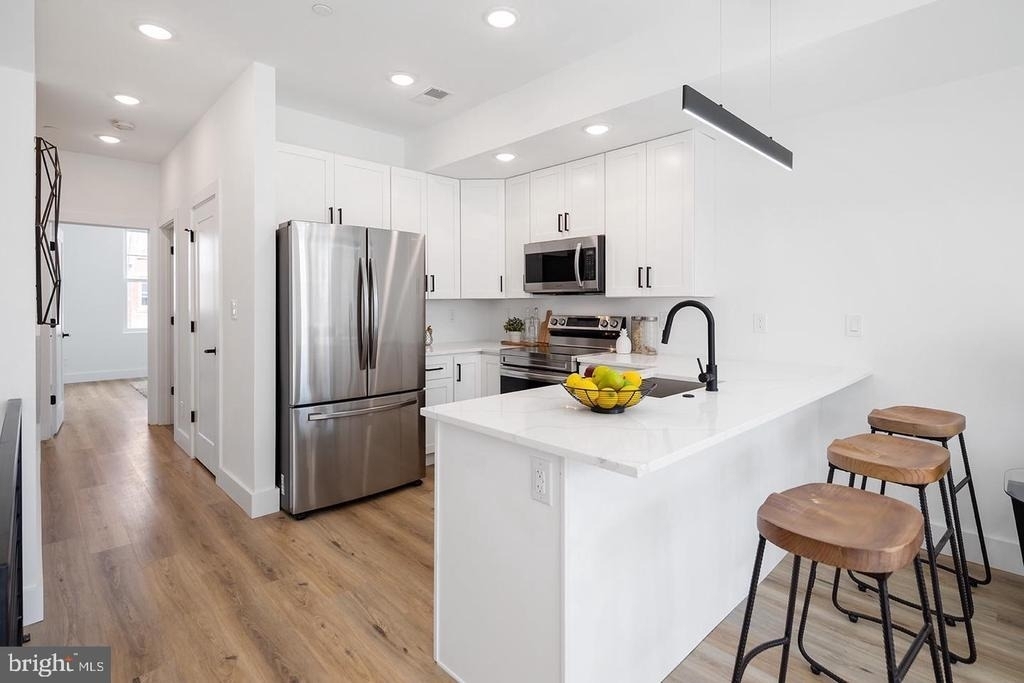 3108 Clifford Street - Photo 0
