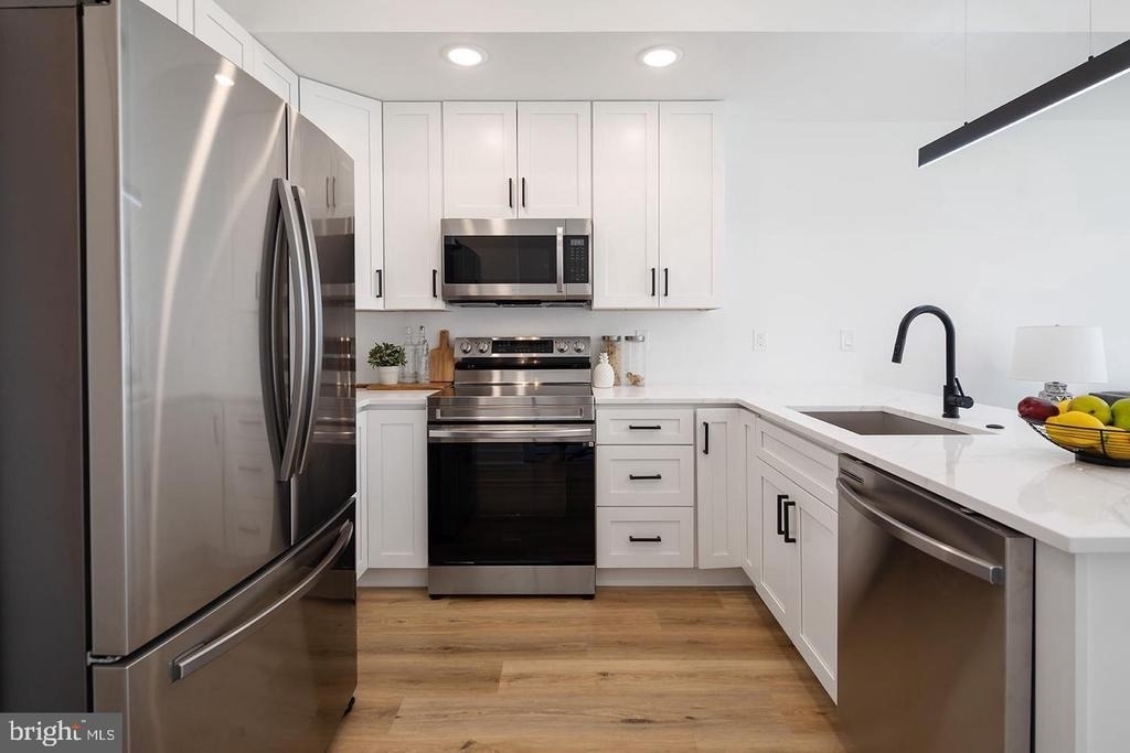 3108 Clifford Street - Photo 1