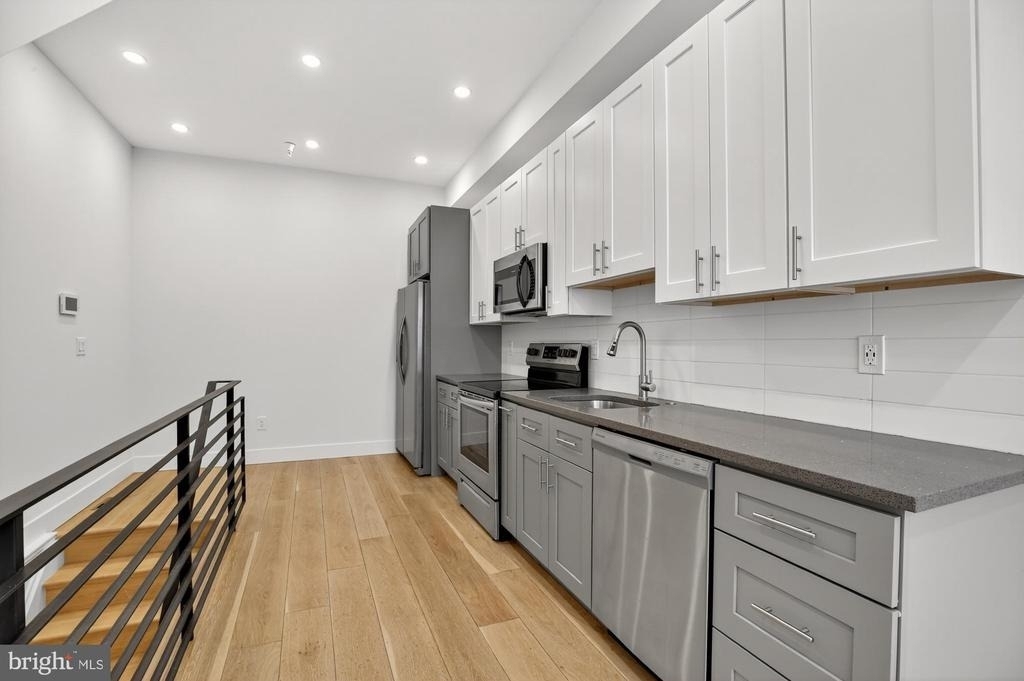 1702 Point Breeze Avenue - Photo 4