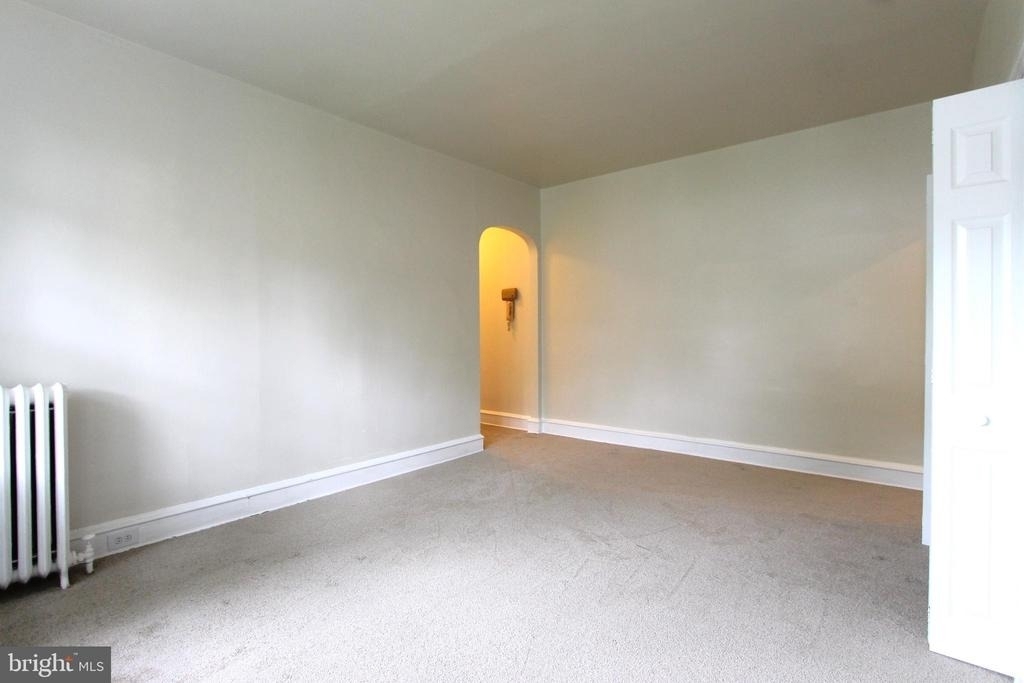 13-15 E Upsal Street - Photo 3