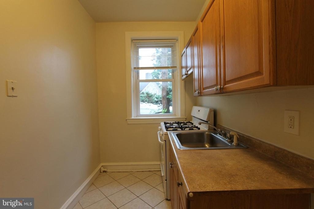 13-15 E Upsal Street - Photo 5