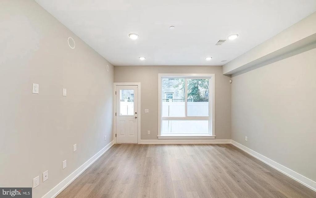 1524 W Stiles Street - Photo 17