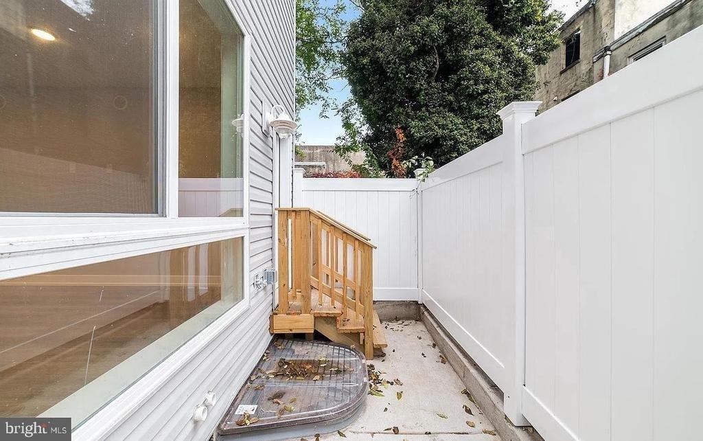 1524 W Stiles Street - Photo 7