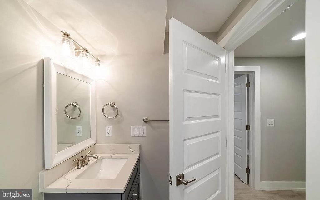 1524 W Stiles Street - Photo 6