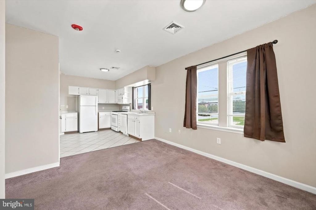 200 Wanamaker Avenue - Photo 3