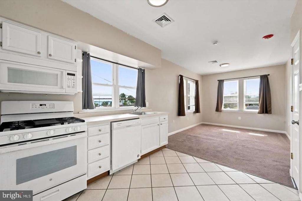 200 Wanamaker Avenue - Photo 1