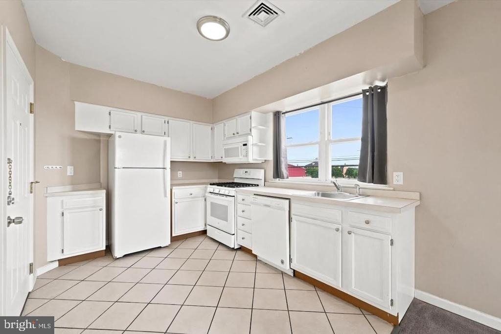 200 Wanamaker Avenue - Photo 4