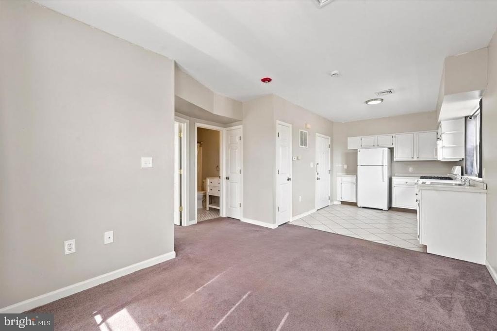 200 Wanamaker Avenue - Photo 7