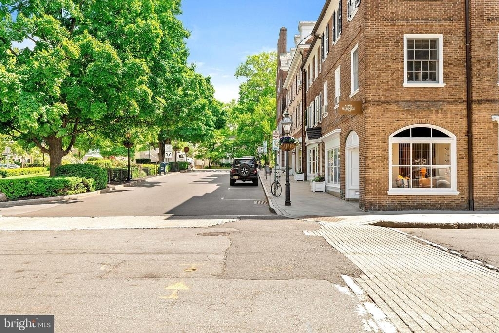 44 Nassau Street - Photo 1