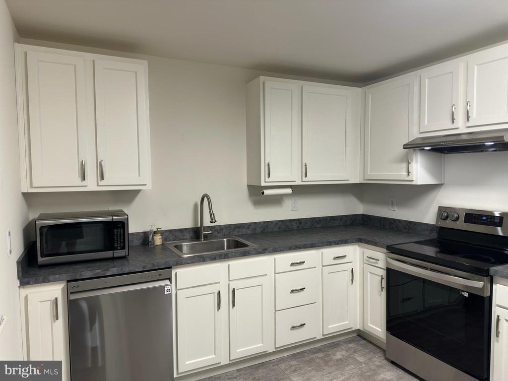131 Roosevelt Blvd - Photo 0