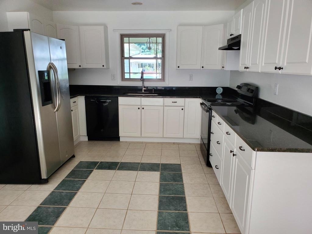 12401 Round Tree Lane - Photo 5