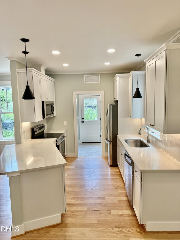 107 N Bellvue Street N - Photo 6