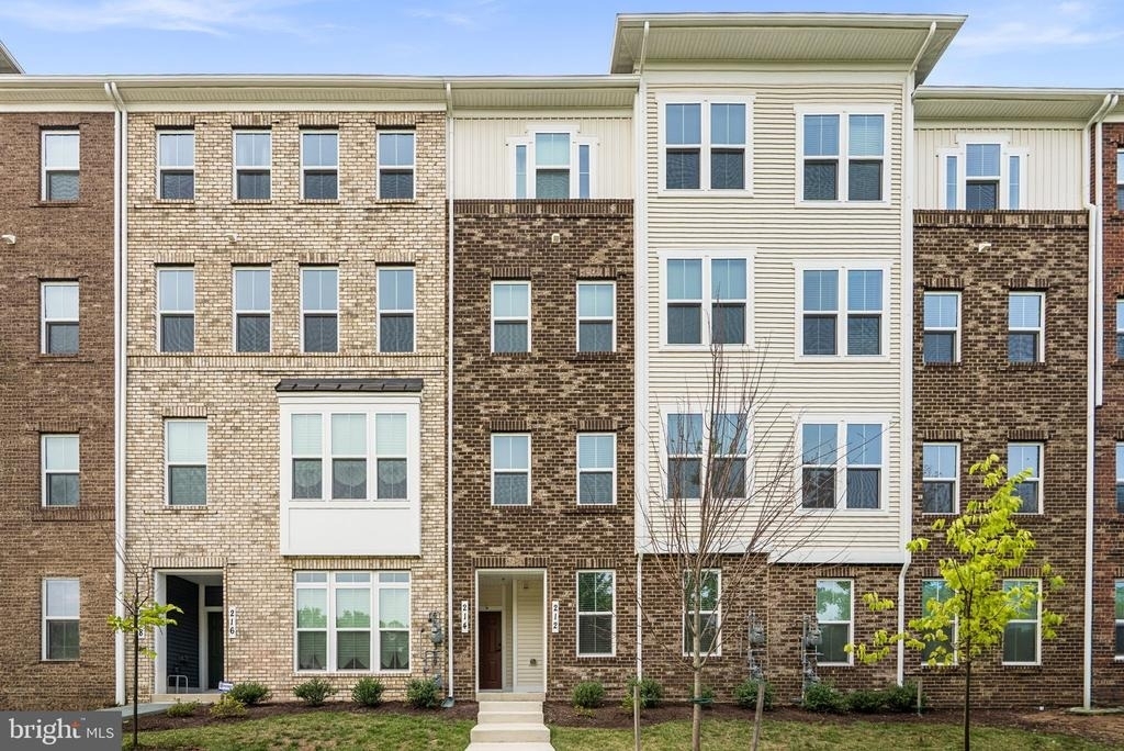 212 Matisse Place - Photo 0