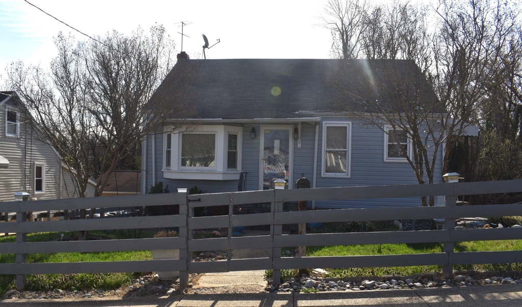 416 Topeka Avenue - Photo 0