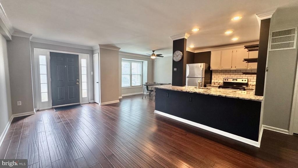 15402 Manor House Terrace - Photo 4