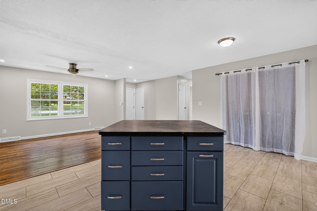 906 Vandora Avenue - Photo 5