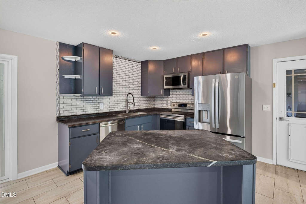 906 Vandora Avenue - Photo 4