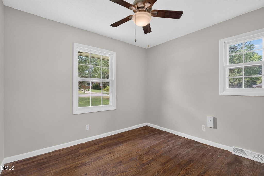 906 Vandora Avenue - Photo 18