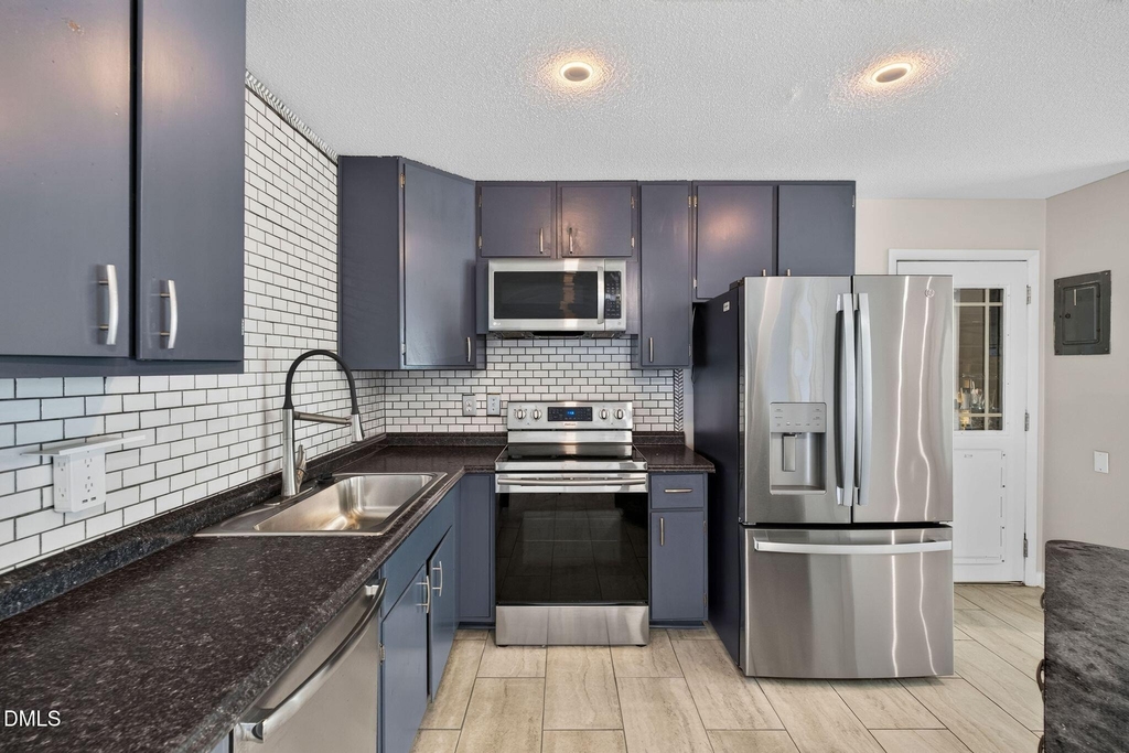 906 Vandora Avenue - Photo 2