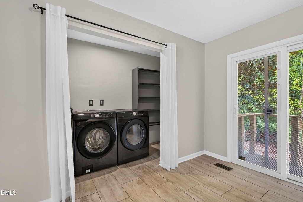 906 Vandora Avenue - Photo 12