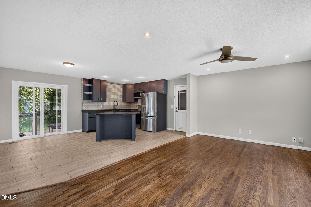 906 Vandora Avenue - Photo 6